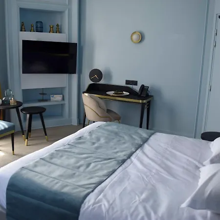 Aparthotel Domitys - Les Papillons D'azur - Chateau De La Pilule 4*