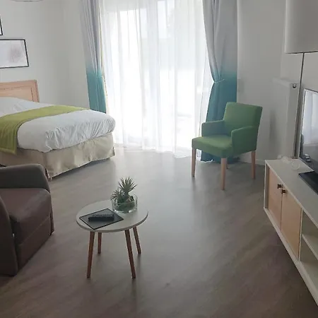 Domitys - Le Chateau De La Pilule Aparthotel