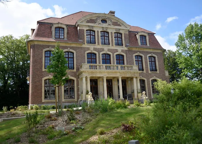 Domitys - Le Chateau De La Pilule Aparthotel 4*