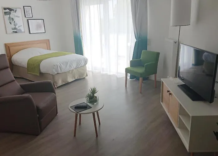 Domitys - Le Chateau De La Pilule Aparthotel